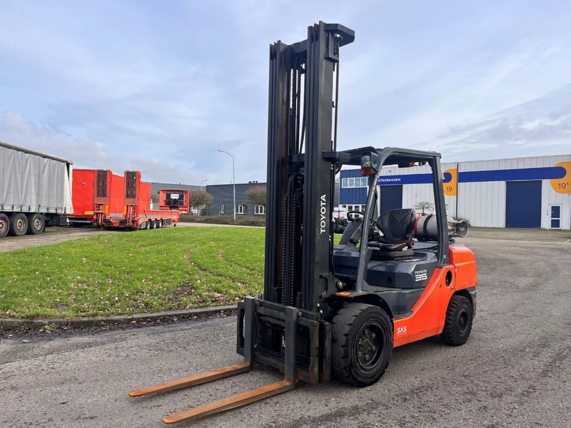 Toyota 02-8FGJ35 - Carretilla elevadora de gas: foto 1 Toyota 02-8FGJ35 - Carretilla elevadora de gas: foto 1