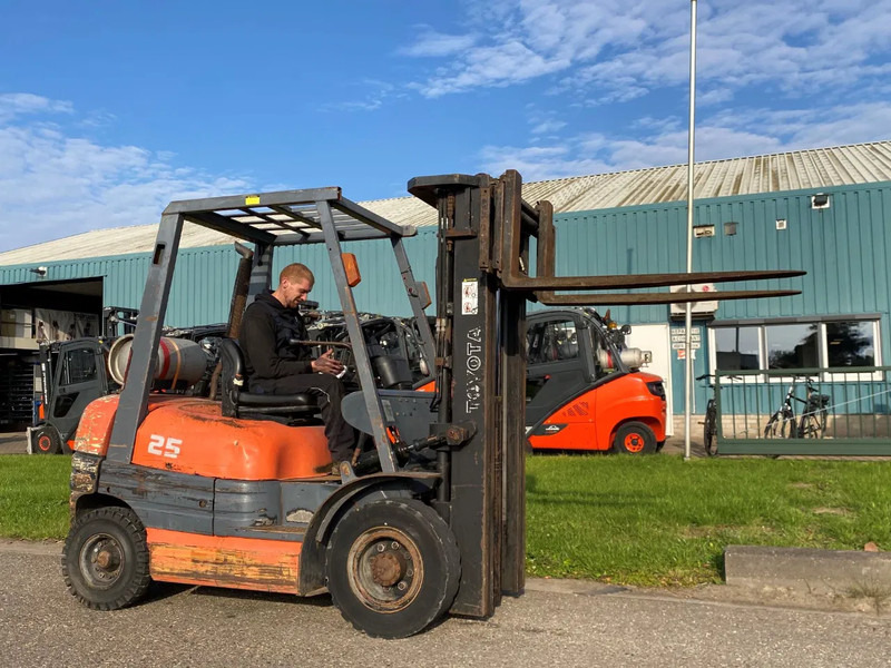 Carretilla elevadora de gas Toyota 42-6FGF25: foto 6