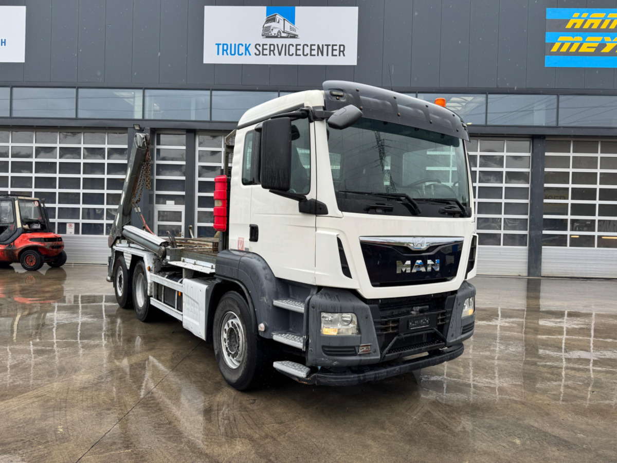 MAN TGS 28.440 6x2 UT GIGANT - Camión portacontenedor de cadenas: foto 3 MAN TGS 28.440 6x2 UT GIGANT - Camión portacontenedor de cadenas: foto 3