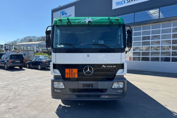 Mercedes-Benz Actros 2541 6x2 Schwarzmüller 21260L - Camión cisterna: foto 2 Mercedes-Benz Actros 2541 6x2 Schwarzmüller 21260L - Camión cisterna: foto 2