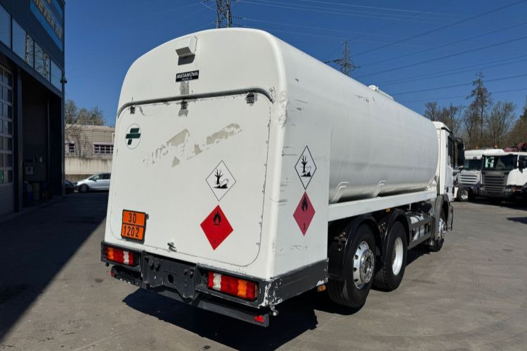 Mercedes-Benz Actros 2541 6x2 Schwarzmüller 21260L - Camión cisterna: foto 5 Mercedes-Benz Actros 2541 6x2 Schwarzmüller 21260L - Camión cisterna: foto 5