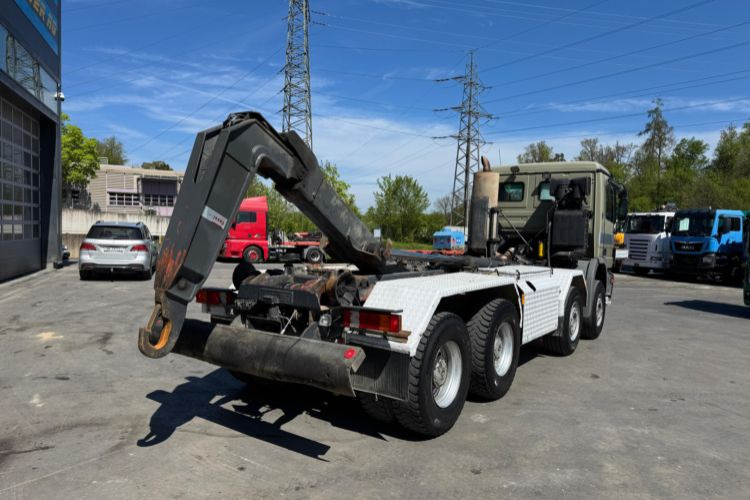Mercedes-Benz Actros 3244 8x4 Hiab 26T AHK - Camión multibasculante: foto 5 Mercedes-Benz Actros 3244 8x4 Hiab 26T AHK - Camión multibasculante: foto 5