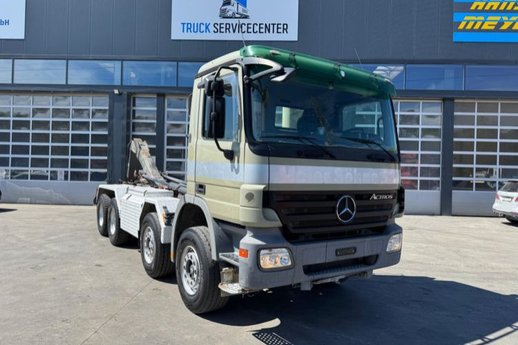 Mercedes-Benz Actros 3244 8x4 Hiab 26T AHK - Camión multibasculante: foto 2 Mercedes-Benz Actros 3244 8x4 Hiab 26T AHK - Camión multibasculante: foto 2