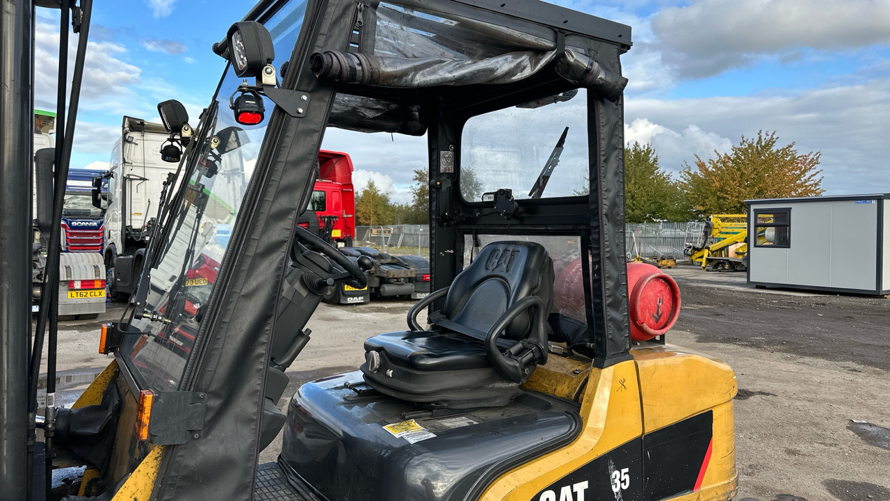 CATERPILLAR GP35 - Carretilla elevadora de gas: foto 5 CATERPILLAR GP35 - Carretilla elevadora de gas: foto 5