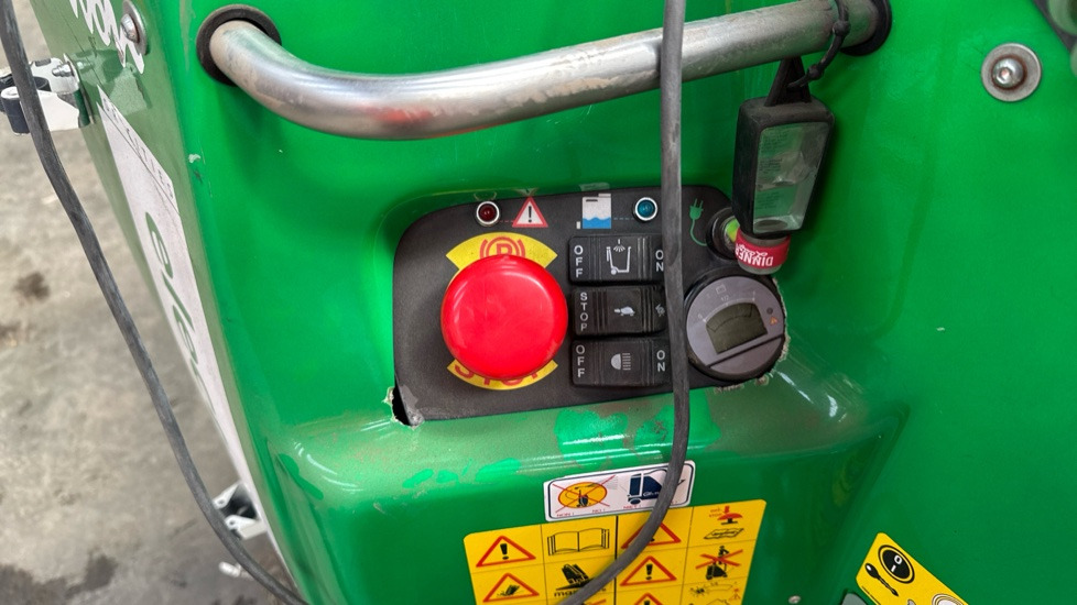COLLECT 2411 ELECTRIC VACUUM (YEAR 2020), S/N: 21308501765 *DONCAST - Aspirador industrial: foto 5 COLLECT 2411 ELECTRIC VACUUM (YEAR 2020), S/N: 21308501765 *DONCAST - Aspirador industrial: foto 5