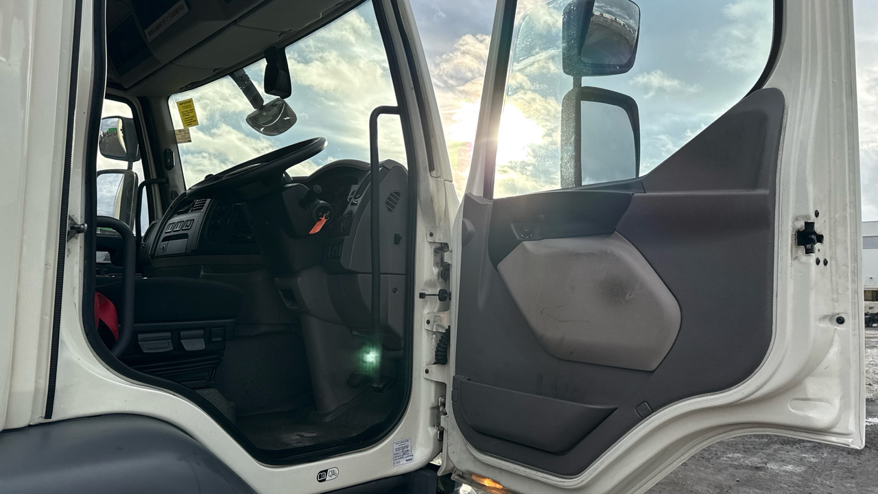 Daf LF 260 - Camión lona: foto 5 Daf LF 260 - Camión lona: foto 5