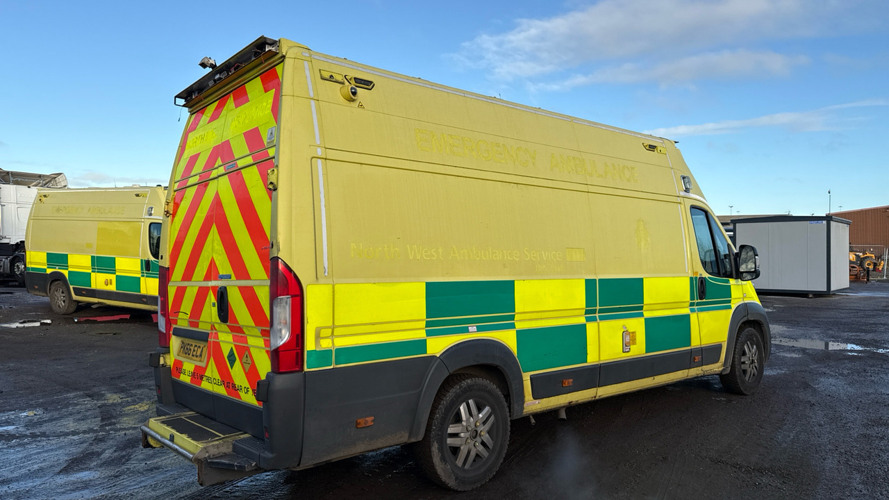 FIAT DUCATO 42 MULTIJET II - Ambulancia: foto 4 FIAT DUCATO 42 MULTIJET II - Ambulancia: foto 4