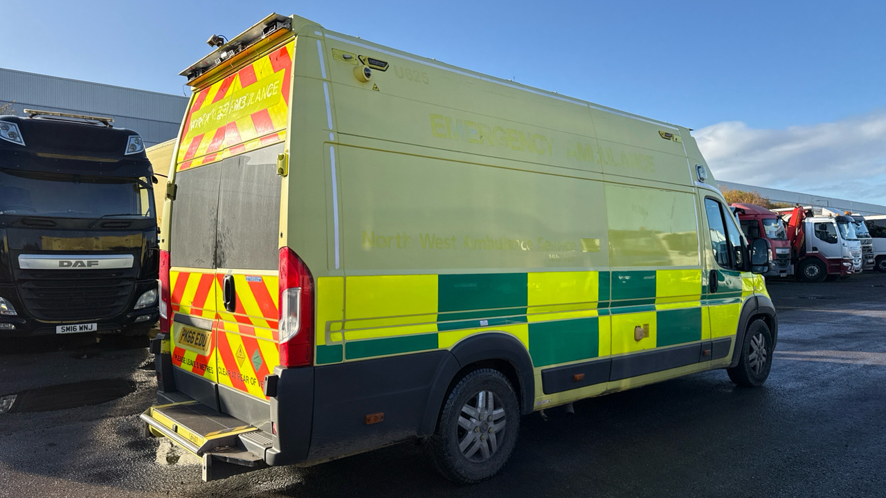 FIAT DUCATO 42 MULTIJET II - Ambulancia: foto 4 FIAT DUCATO 42 MULTIJET II - Ambulancia: foto 4