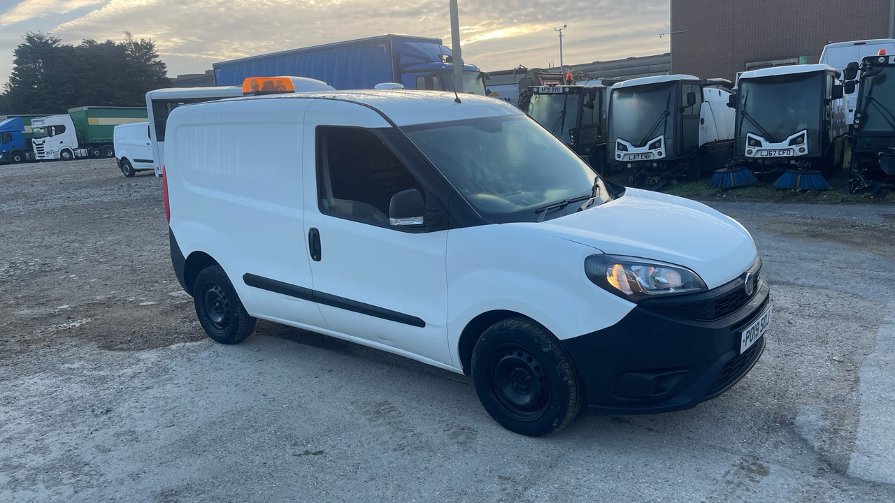 Fiat Doblo CARGO 1.3 MULTIJET 95PS - Furgoneta pequeña: foto 1 Fiat Doblo CARGO 1.3 MULTIJET 95PS - Furgoneta pequeña: foto 1