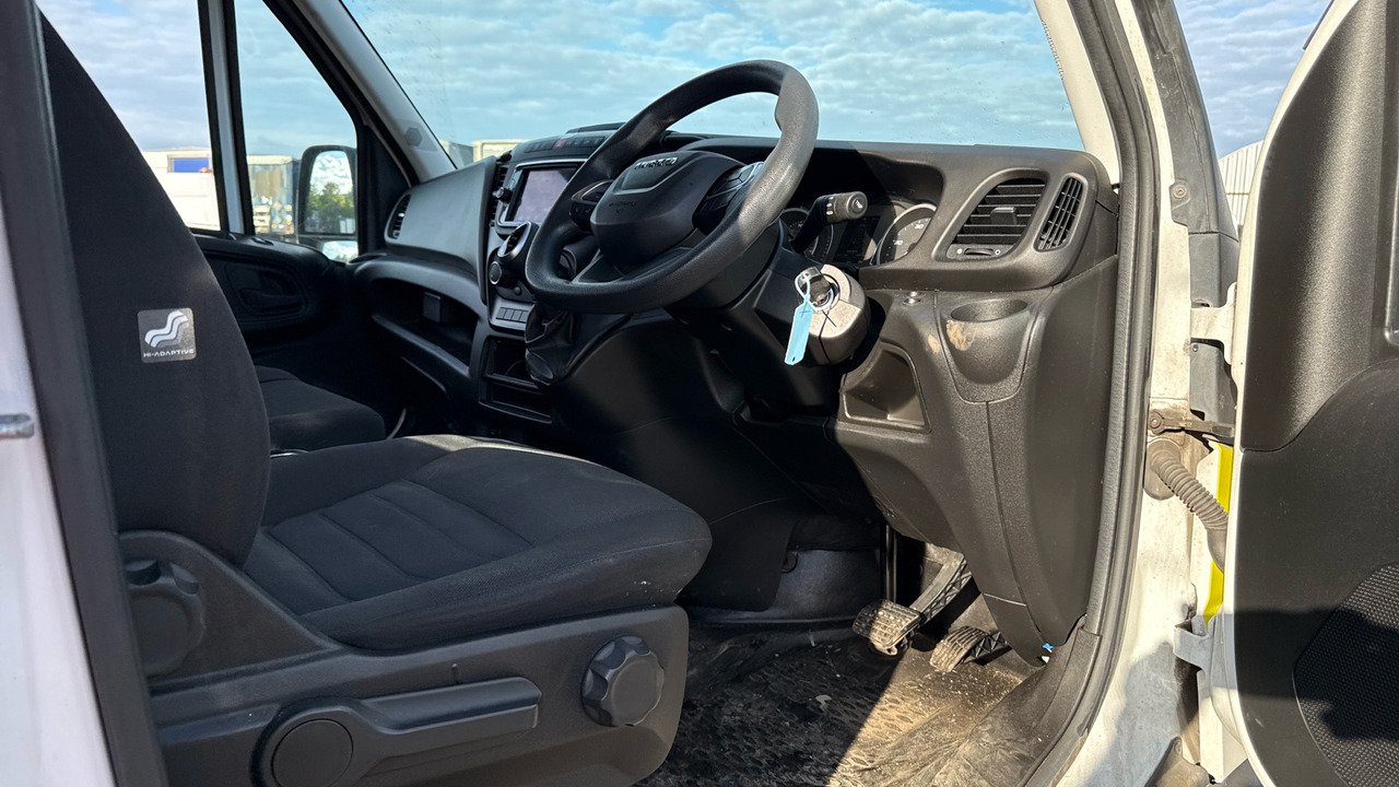 IVECO DAILY 35-140 2.3 HI-MATIC 3520 WB - Furgón: foto 5 IVECO DAILY 35-140 2.3 HI-MATIC 3520 WB - Furgón: foto 5