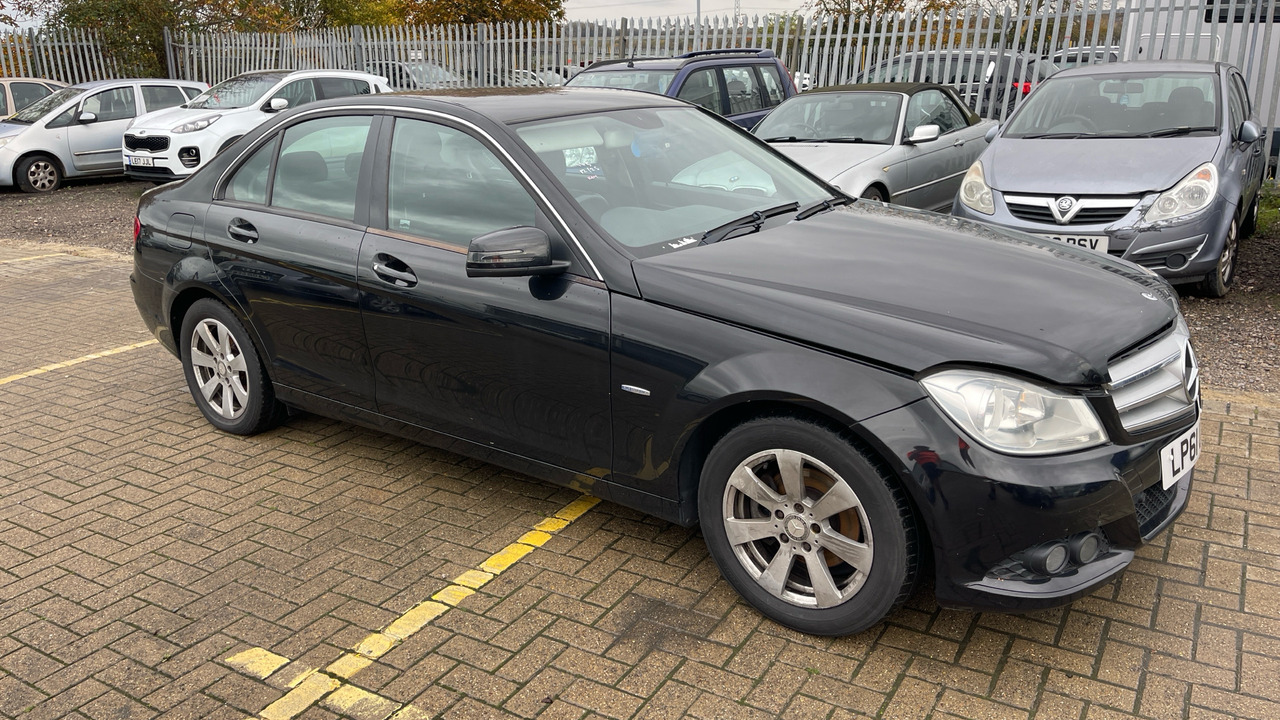 MERCEDES-BENZ C200 - Sedan: foto 1 MERCEDES-BENZ C200 - Sedan: foto 1