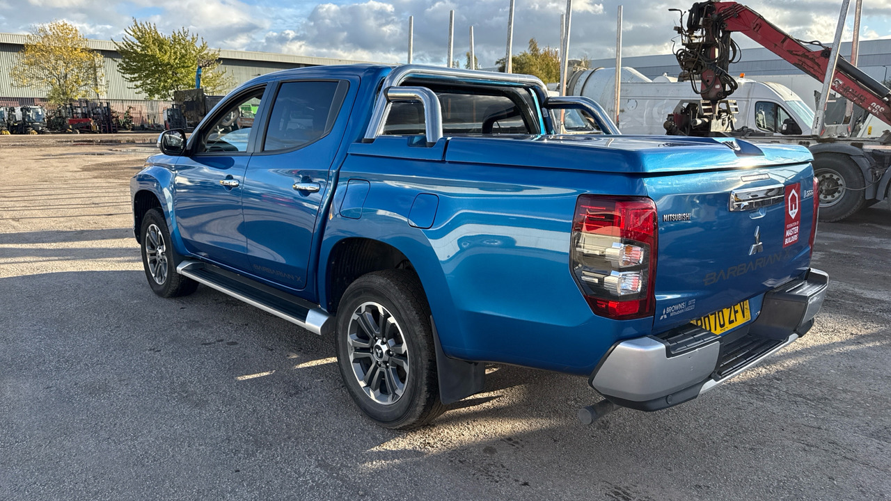 Mitsubishi L200 DI-D 2.3 Barbarian X 150PS - Pick-up, Furgoneta combi: foto 3 Mitsubishi L200 DI-D 2.3 Barbarian X 150PS - Pick-up, Furgoneta combi: foto 3
