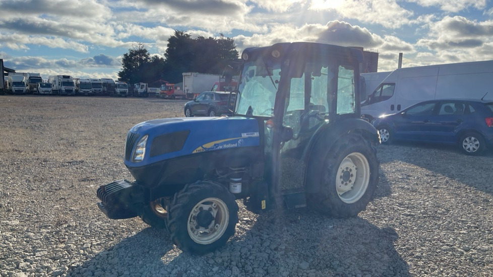 NEW HOLLAND T4030V - Furgoneta caja abierta: foto 2 NEW HOLLAND T4030V - Furgoneta caja abierta: foto 2
