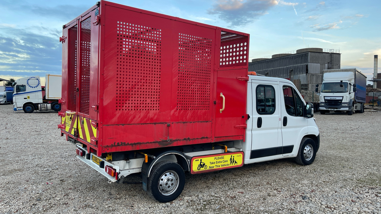 PEUGEOT BOXER 335 2.0 BLUE HDI 130PS - Furgoneta basculante: foto 4 PEUGEOT BOXER 335 2.0 BLUE HDI 130PS - Furgoneta basculante: foto 4