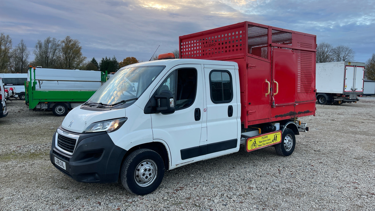 PEUGEOT BOXER 335 2.0 BLUE HDI 130PS - Furgoneta basculante: foto 2 PEUGEOT BOXER 335 2.0 BLUE HDI 130PS - Furgoneta basculante: foto 2