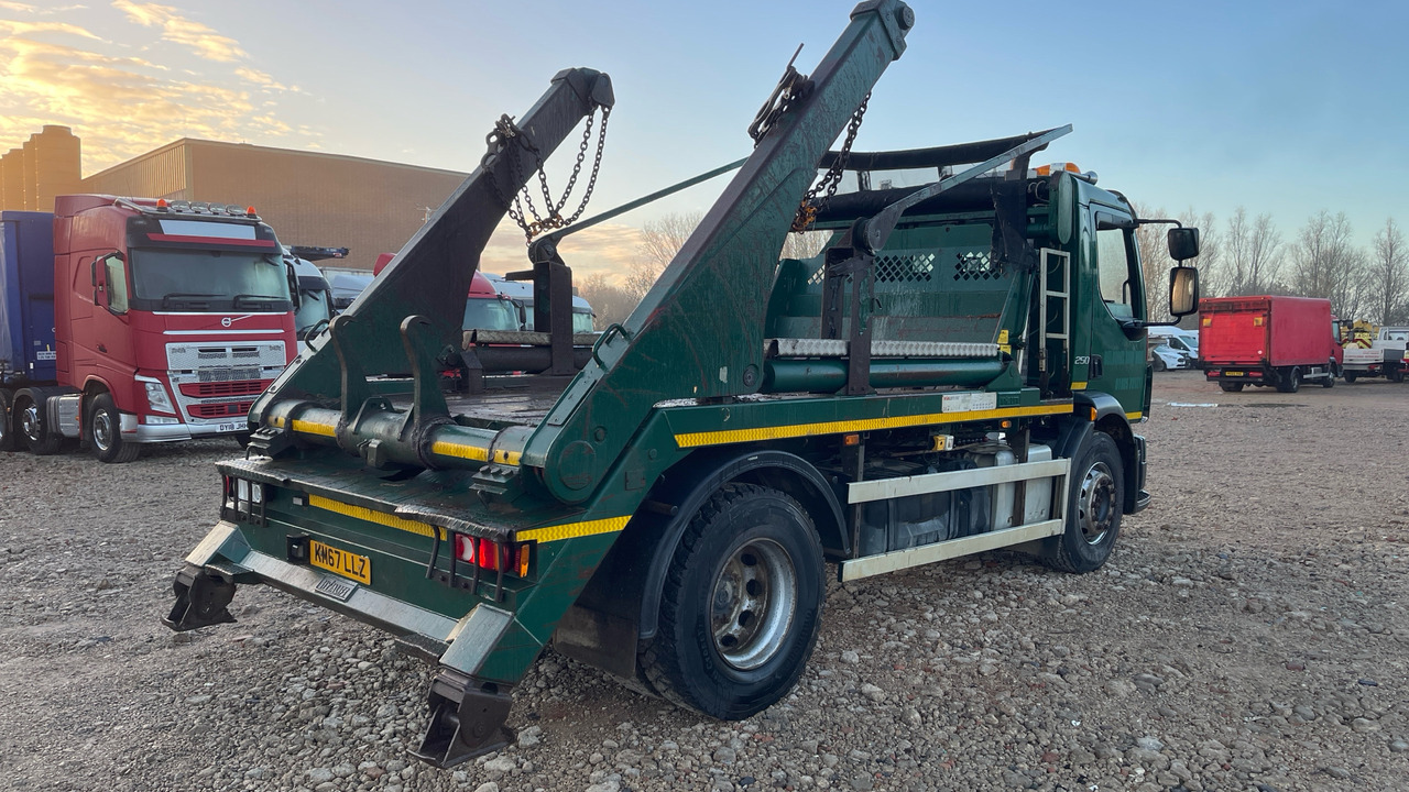 Volvo FL 250 - Camión portacontenedor de cadenas: foto 4 Volvo FL 250 - Camión portacontenedor de cadenas: foto 4