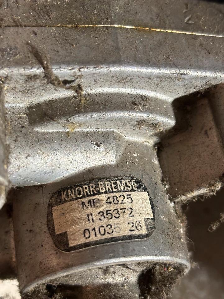 KNORR-BREMSE Fußbremsventil MB4825/35372 - Válvula de freno para Camión: foto 3 KNORR-BREMSE Fußbremsventil MB4825/35372 - Válvula de freno para Camión: foto 3
