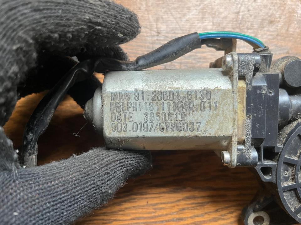 MAN Scheibenwischermotor 81286016130 - Limpiaparabrisas para Camión: foto 2 MAN Scheibenwischermotor 81286016130 - Limpiaparabrisas para Camión: foto 2