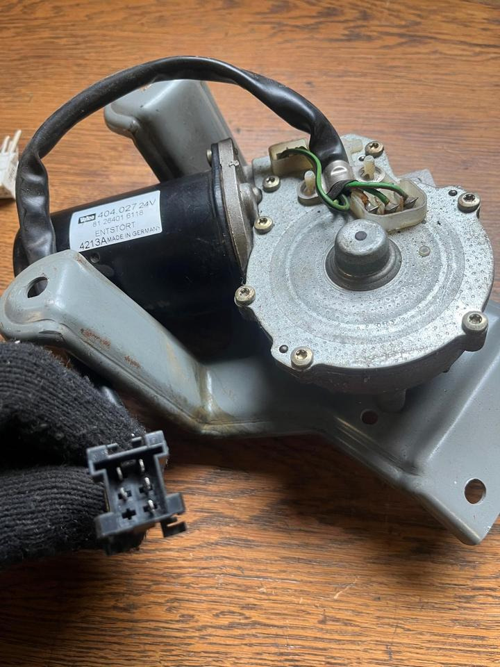 MAN Scheibenwischermotor Valeo 404.027 24V 81264016118 - Limpiaparabrisas para Camión: foto 3 MAN Scheibenwischermotor Valeo 404.027 24V 81264016118 - Limpiaparabrisas para Camión: foto 3