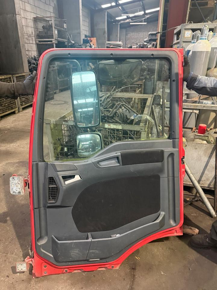 MAN TGL Beifahrertür Rot Spiegel Innenverkleidung - Puerta y piezas para Camión: foto 2 MAN TGL Beifahrertür Rot Spiegel Innenverkleidung - Puerta y piezas para Camión: foto 2