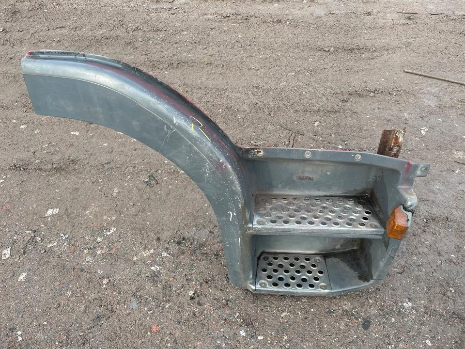 Mercedes ATEGO 12TN Einstieg Rechts Kotflügel - Peldaño para Camión: foto 1 Mercedes ATEGO 12TN Einstieg Rechts Kotflügel - Peldaño para Camión: foto 1