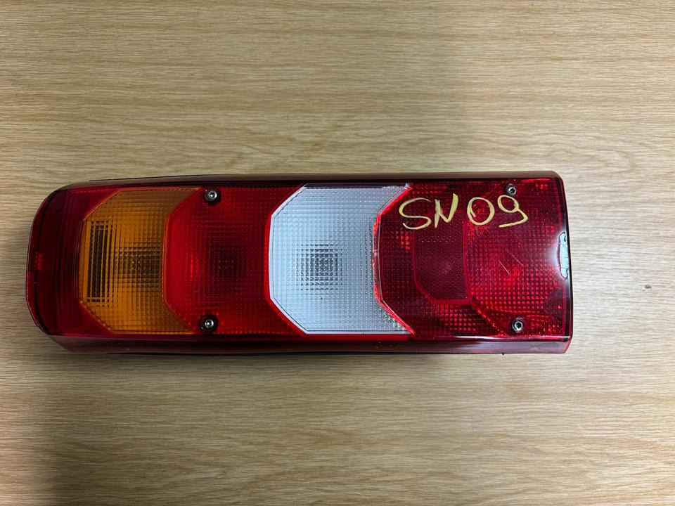 Mercedes Actros MP4 Rücklicht Links A0035441703 SN 09 - Luz trasera para Camión: foto 1 Mercedes Actros MP4 Rücklicht Links A0035441703 SN 09 - Luz trasera para Camión: foto 1