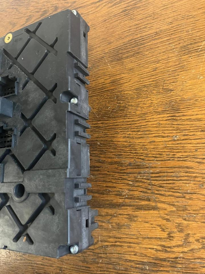 Mercedes Actros MP4 Single-SAM Sicherungskasten A0014463658 - Fusible para Camión: foto 5 Mercedes Actros MP4 Single-SAM Sicherungskasten A0014463658 - Fusible para Camión: foto 5