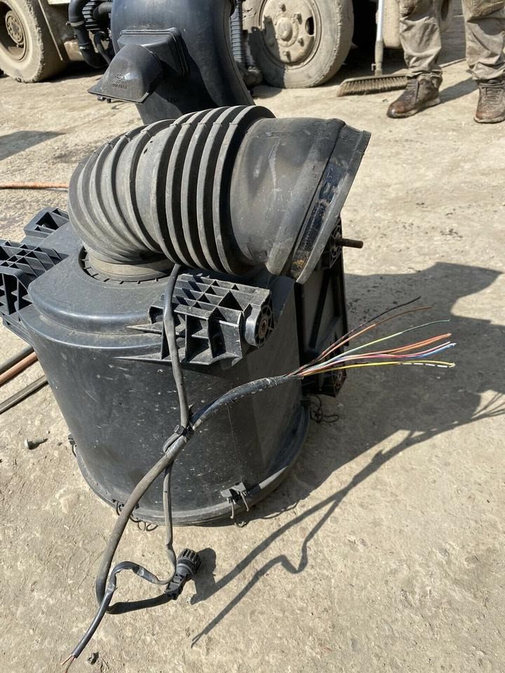 Mercedes Atego Luftfilterkasten Luftfilter Gehäuse A 973 528 06 0 - Filtro de aire para Camión: foto 1 Mercedes Atego Luftfilterkasten Luftfilter Gehäuse A 973 528 06 0 - Filtro de aire para Camión: foto 1