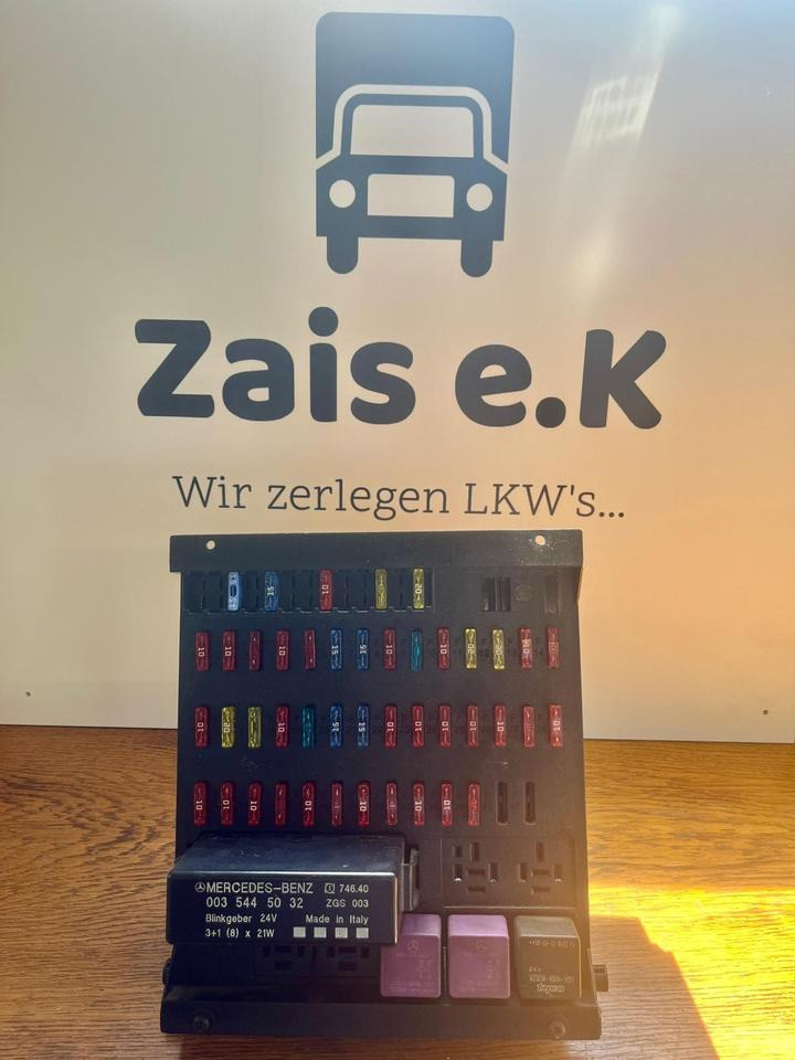 Mercedes Atego Sicherungskasten (Zentralelektrik) A0015433615 - Fusible para Camión: foto 1 Mercedes Atego Sicherungskasten (Zentralelektrik) A0015433615 - Fusible para Camión: foto 1