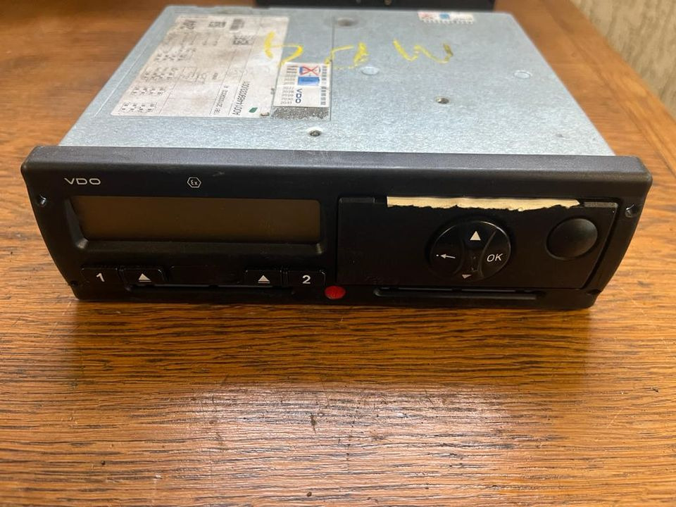 Mercedes-Benz Actros MP4 VDO Tachograph A0014469033 - Tacógrafo para Camión: foto 1 Mercedes-Benz Actros MP4 VDO Tachograph A0014469033 - Tacógrafo para Camión: foto 1
