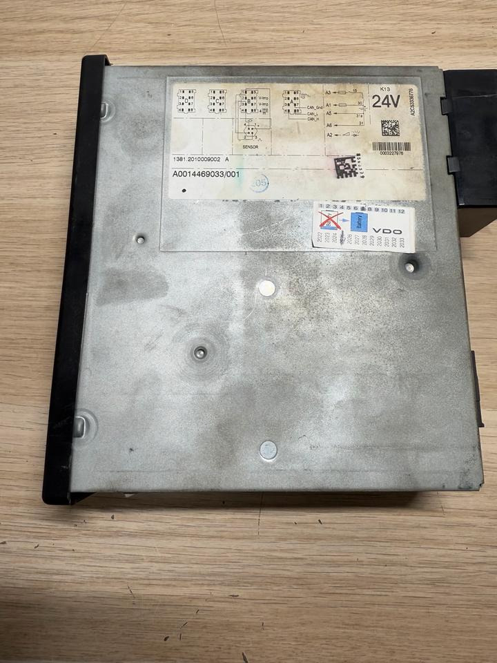 Mercedes Benz Actros MP4 VDO Tachograph A0014469033 - Tacógrafo: foto 4 Mercedes Benz Actros MP4 VDO Tachograph A0014469033 - Tacógrafo: foto 4