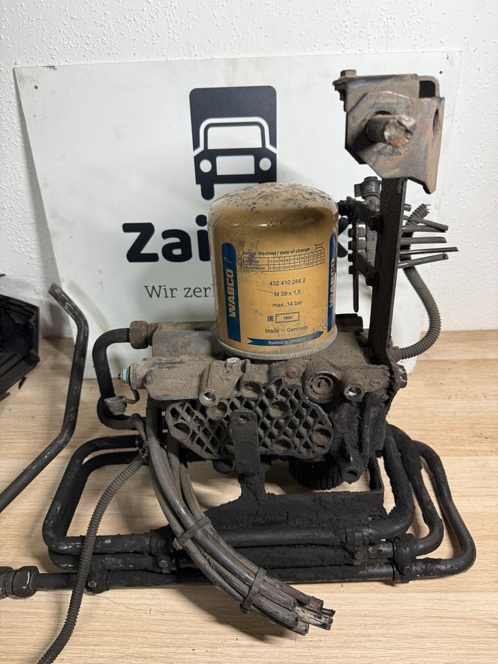 Mercedes KNORR-BREMSE Lufttrockner A0014460464 K078213 - Accesorio de freno para Camión: foto 1 Mercedes KNORR-BREMSE Lufttrockner A0014460464 K078213 - Accesorio de freno para Camión: foto 1