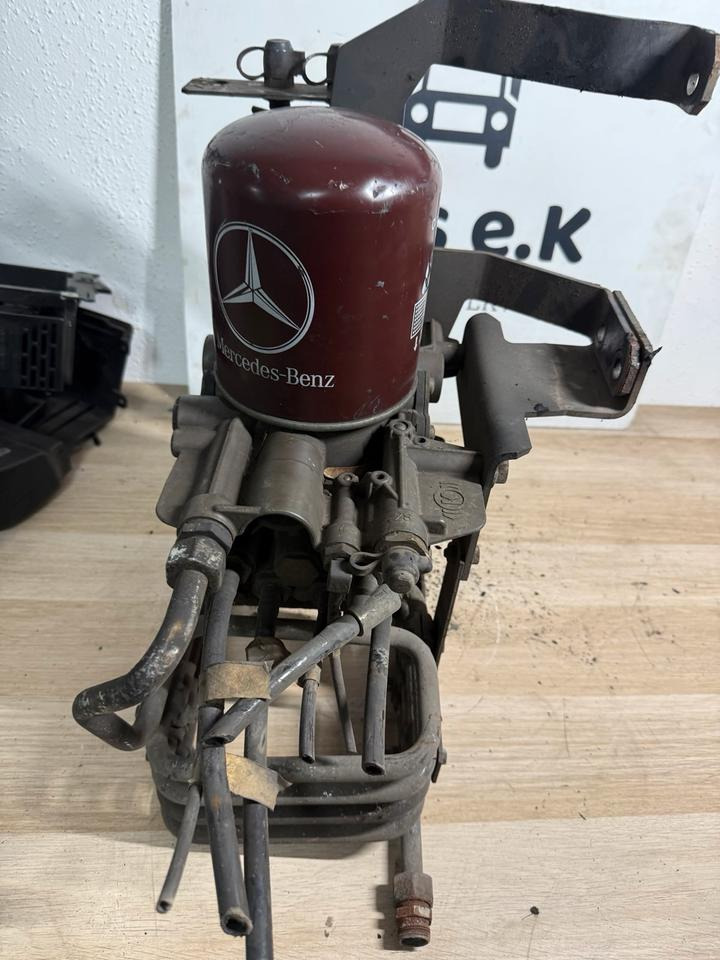 Mercedes KNORR-BREMSE LufttrocknerA0014465564 K138265 - Accesorio de freno para Camión: foto 3 Mercedes KNORR-BREMSE LufttrocknerA0014465564 K138265 - Accesorio de freno para Camión: foto 3