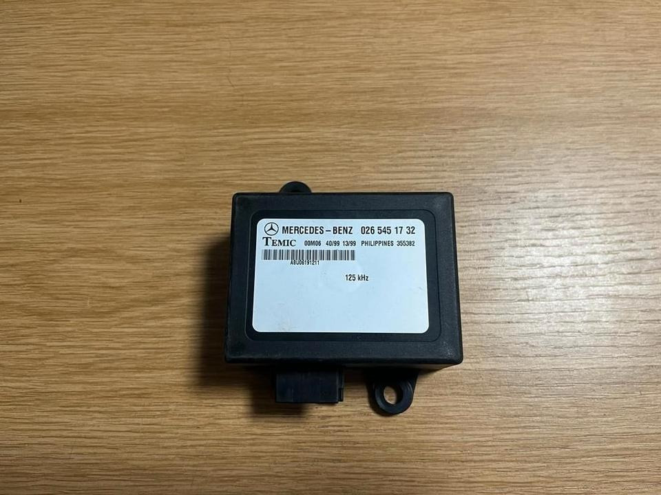 Mercedes VITO W638 Steuergerät Wegfahrsperre 0265451732 - Unidad de control para Camión: foto 1 Mercedes VITO W638 Steuergerät Wegfahrsperre 0265451732 - Unidad de control para Camión: foto 1