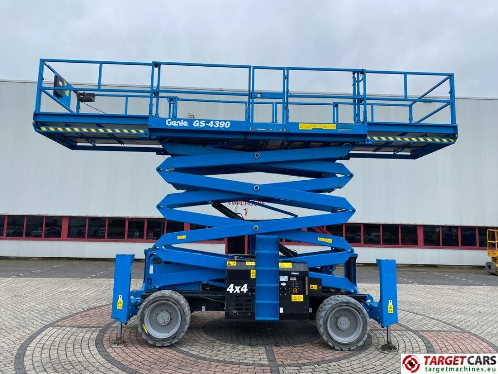Genie GS-4390 RT LPG 4x4 Scissor Work Lift 1511cm - Plataforma de tijeras: foto 5 Genie GS-4390 RT LPG 4x4 Scissor Work Lift 1511cm - Plataforma de tijeras: foto 5