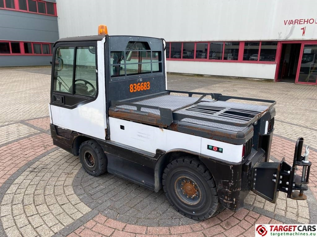 Linde P250 Tow Tug Truck Tractor Electric 80V max 25T - Tractor municipal: foto 4 Linde P250 Tow Tug Truck Tractor Electric 80V max 25T - Tractor municipal: foto 4