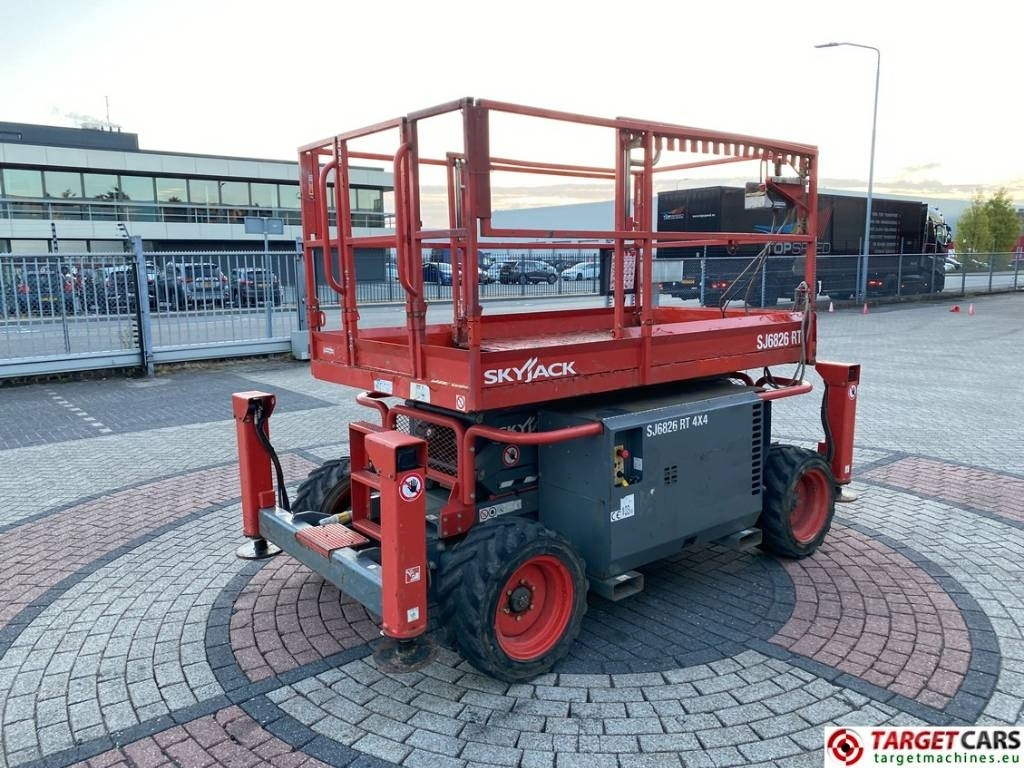 SkyJack SJ6826RT Diesel 4x4 Scissor 6826 Work Lift 992cm - Plataforma de tijeras: foto 3 SkyJack SJ6826RT Diesel 4x4 Scissor 6826 Work Lift 992cm - Plataforma de tijeras: foto 3