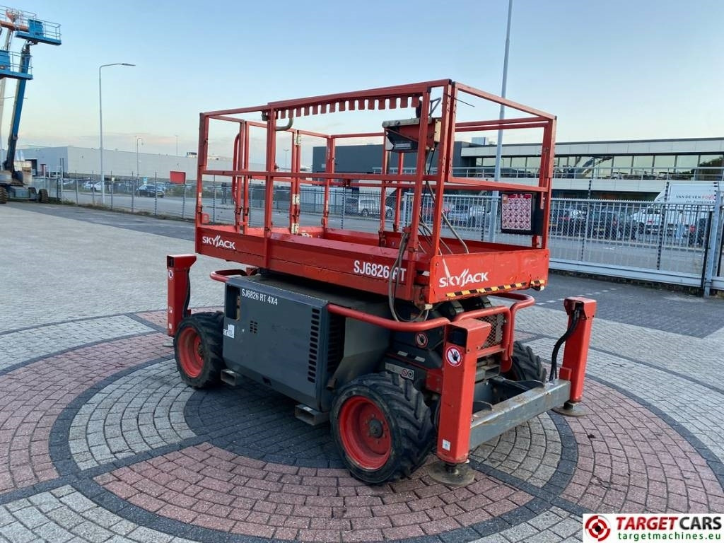 SkyJack SJ6826RT Diesel 4x4 Scissor 6826 Work Lift 992cm - Plataforma de tijeras: foto 2 SkyJack SJ6826RT Diesel 4x4 Scissor 6826 Work Lift 992cm - Plataforma de tijeras: foto 2