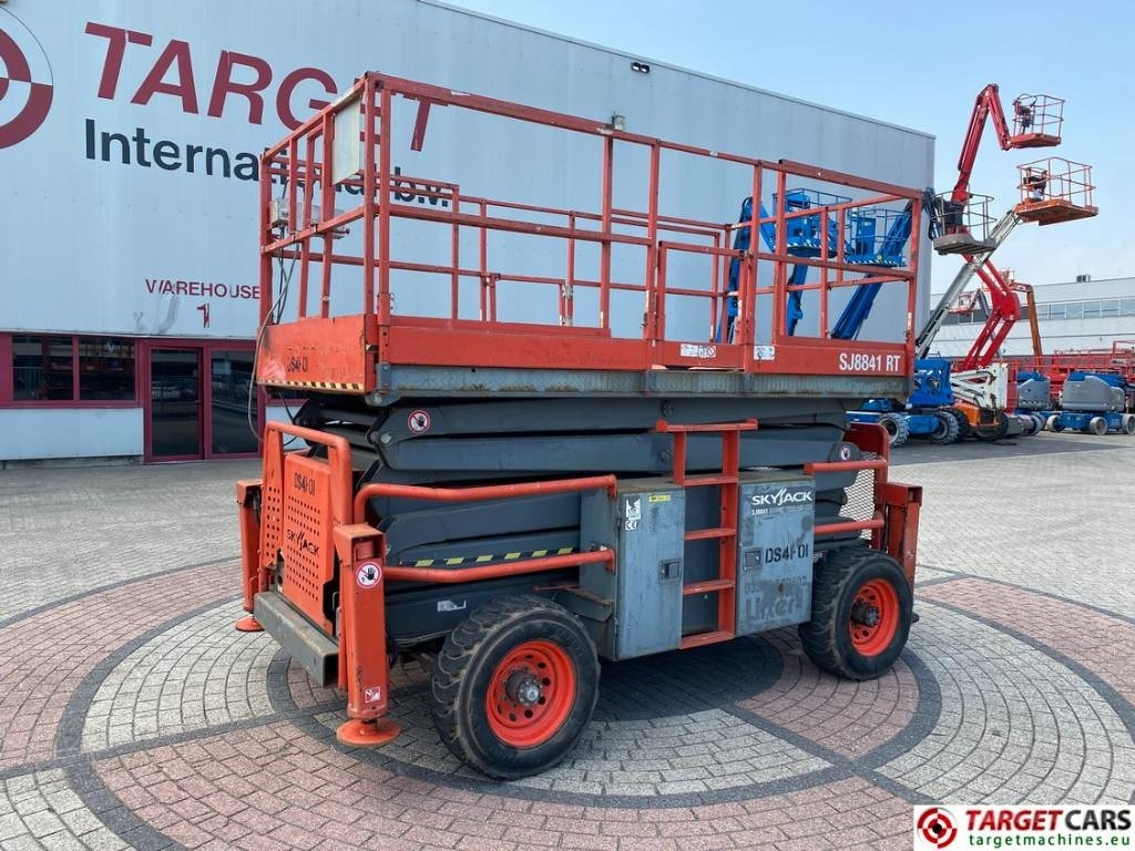 SkyJack SJ8841 RT Diesel 4x4 Scissor Work Lift 1430cm - Plataforma de tijeras: foto 1 SkyJack SJ8841 RT Diesel 4x4 Scissor Work Lift 1430cm - Plataforma de tijeras: foto 1