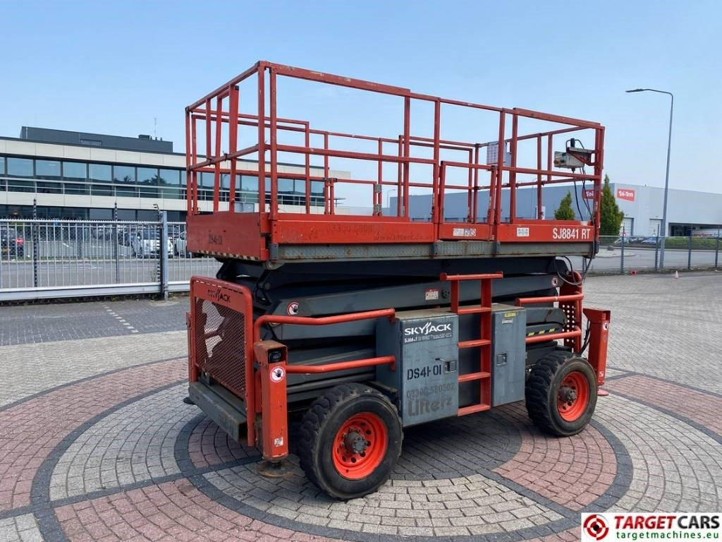 SkyJack SJ8841 RT Diesel 4x4 Scissor Work Lift 1430cm - Plataforma de tijeras: foto 3 SkyJack SJ8841 RT Diesel 4x4 Scissor Work Lift 1430cm - Plataforma de tijeras: foto 3