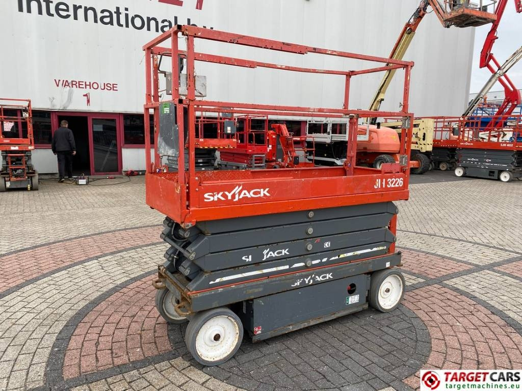 SkyJack SJIII-3226 Electric 3226 Scissor Work Lift 990cm - Plataforma de tijeras: foto 1 SkyJack SJIII-3226 Electric 3226 Scissor Work Lift 990cm - Plataforma de tijeras: foto 1