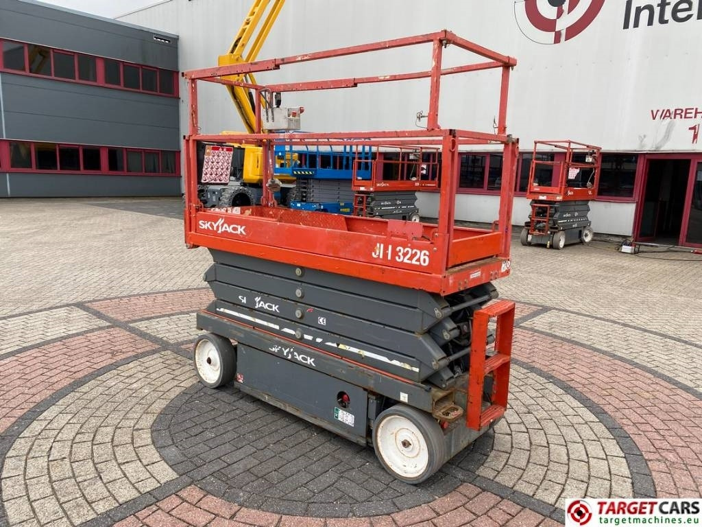 SkyJack SJIII-3226 Electric 3226 Scissor Work Lift 990cm - Plataforma de tijeras: foto 4 SkyJack SJIII-3226 Electric 3226 Scissor Work Lift 990cm - Plataforma de tijeras: foto 4