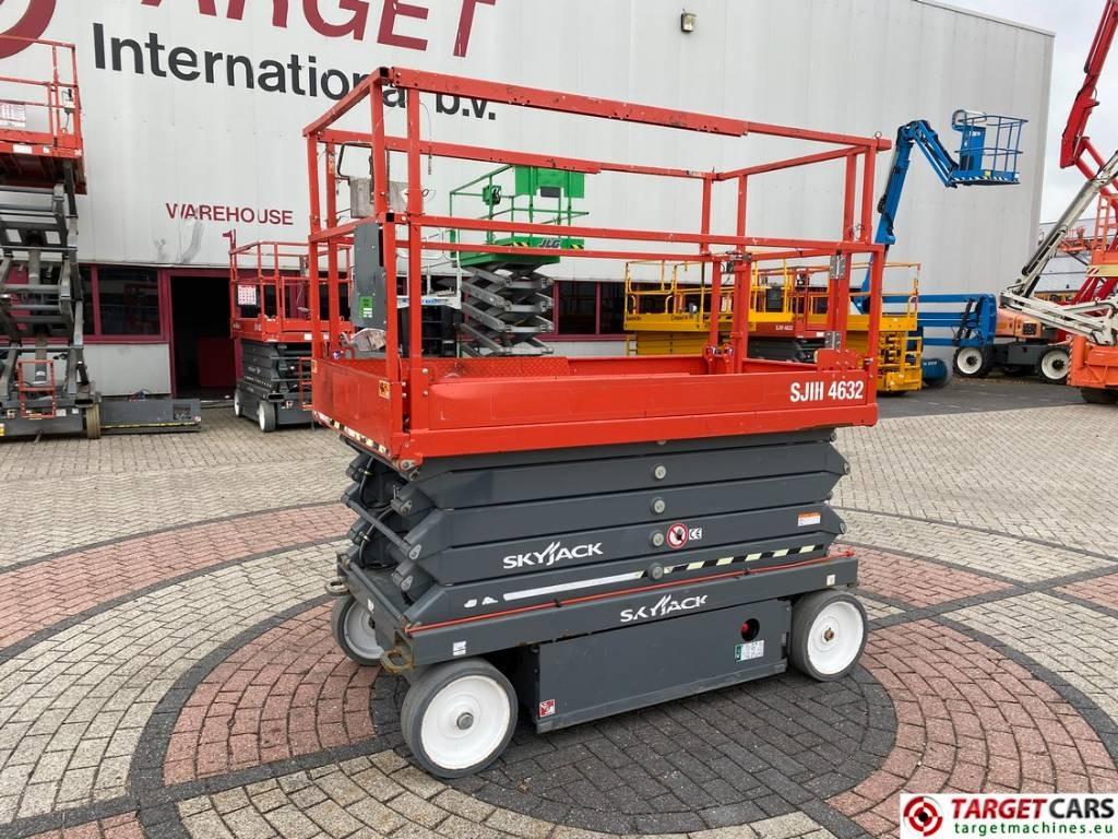 SkyJack SJIII-4632 Electric 4632 Scissor Work Lift 1170cm  - Plataforma de tijeras: foto 1 SkyJack SJIII-4632 Electric 4632 Scissor Work Lift 1170cm  - Plataforma de tijeras: foto 1