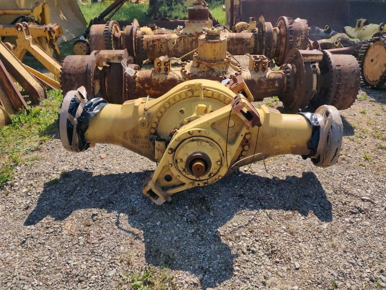 COMPLETE WITH BEVEL GEAR, FINAL DRIVES AND BRAKES (1378834 1378832) CATERPILLAR 988G - Eje posterior para Cargadora de ruedas: foto 1 COMPLETE WITH BEVEL GEAR, FINAL DRIVES AND BRAKES (1378834 1378832) CATERPILLAR 988G - Eje posterior para Cargadora de ruedas: foto 1