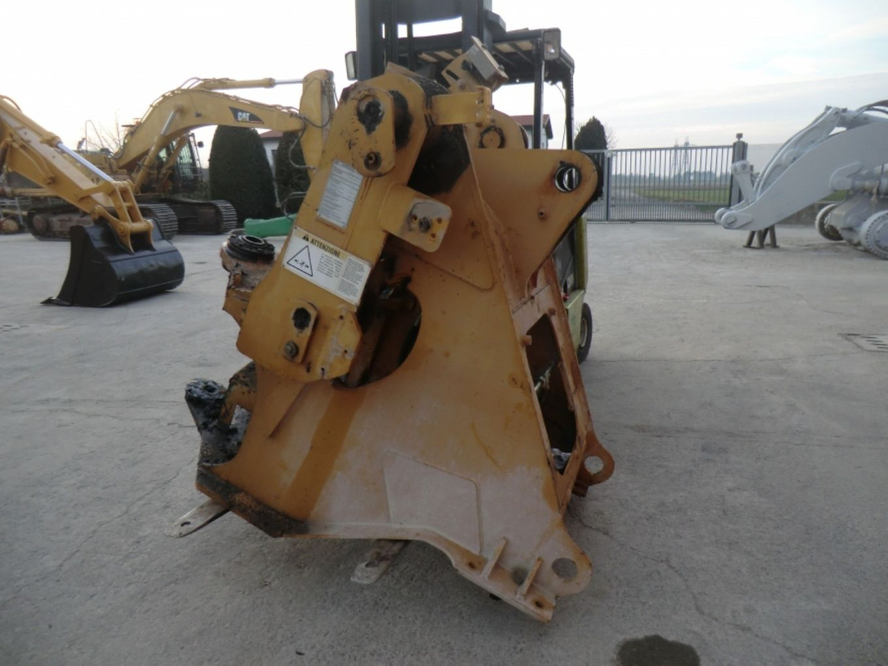Caterpillar 928G TELAIO ANTERIORE - Bastidor/ Chasis para Maquinaria de construcción: foto 3 Caterpillar 928G TELAIO ANTERIORE - Bastidor/ Chasis para Maquinaria de construcción: foto 3