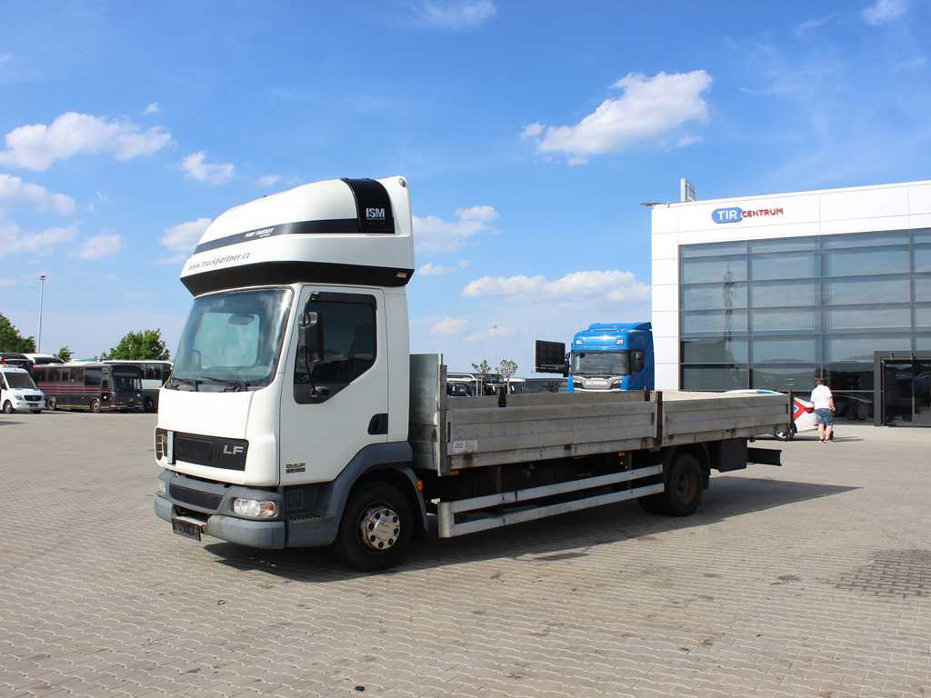 DAF LF 45.180, SLEEPING BODY, EURO 3, TIRES 80% - Camión caja abierta: foto 1 DAF LF 45.180, SLEEPING BODY, EURO 3, TIRES 80% - Camión caja abierta: foto 1