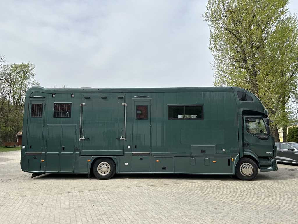 Volvo STX FL, FOR 6 PEOPLE, FOR TRANSPORTING FIVE HORSES, CAMERA, 2X HYDRAULIC FRONT - Camión para caballos: foto 2 Volvo STX FL, FOR 6 PEOPLE, FOR TRANSPORTING FIVE HORSES, CAMERA, 2X HYDRAULIC FRONT - Camión para caballos: foto 2
