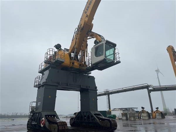 Liebherr LH 120 CG - Manipulador de materiales: foto 3 Liebherr LH 120 CG - Manipulador de materiales: foto 3