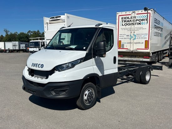 Iveco Daily 40 - 180 Fahrgestell, E6 Ohne Motor/Ohne Getriebe 2 Stück verfügbar - Camión chasis: foto 1 Iveco Daily 40 - 180 Fahrgestell, E6 Ohne Motor/Ohne Getriebe 2 Stück verfügbar - Camión chasis: foto 1