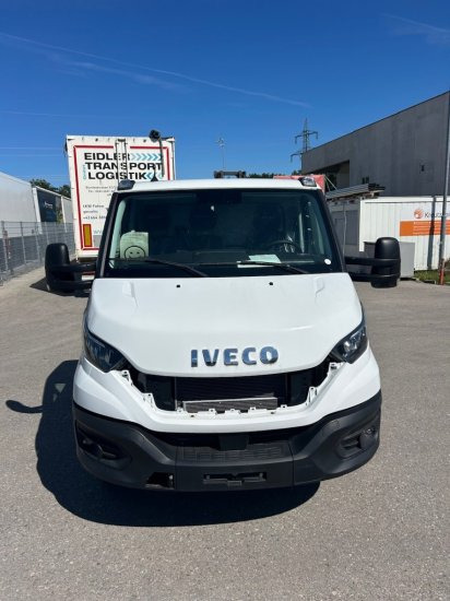Iveco Daily 40 - 180 Fahrgestell, E6 Ohne Motor/Ohne Getriebe 2 Stück verfügbar - Camión chasis: foto 2 Iveco Daily 40 - 180 Fahrgestell, E6 Ohne Motor/Ohne Getriebe 2 Stück verfügbar - Camión chasis: foto 2